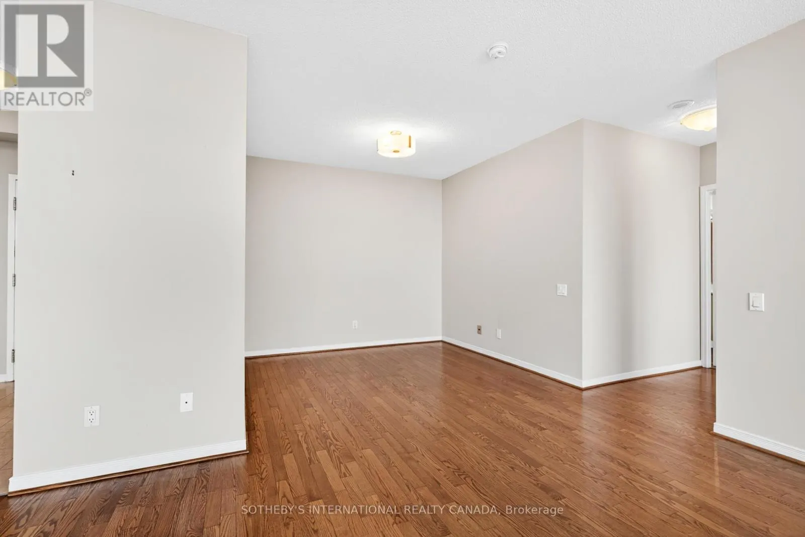 PH101 - 8 HILLCREST AVENUE