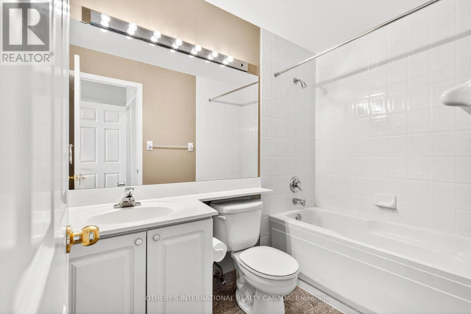 PH101 - 8 HILLCREST AVENUE