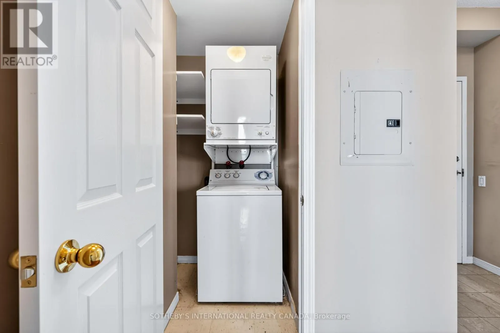 PH101 - 8 HILLCREST AVENUE