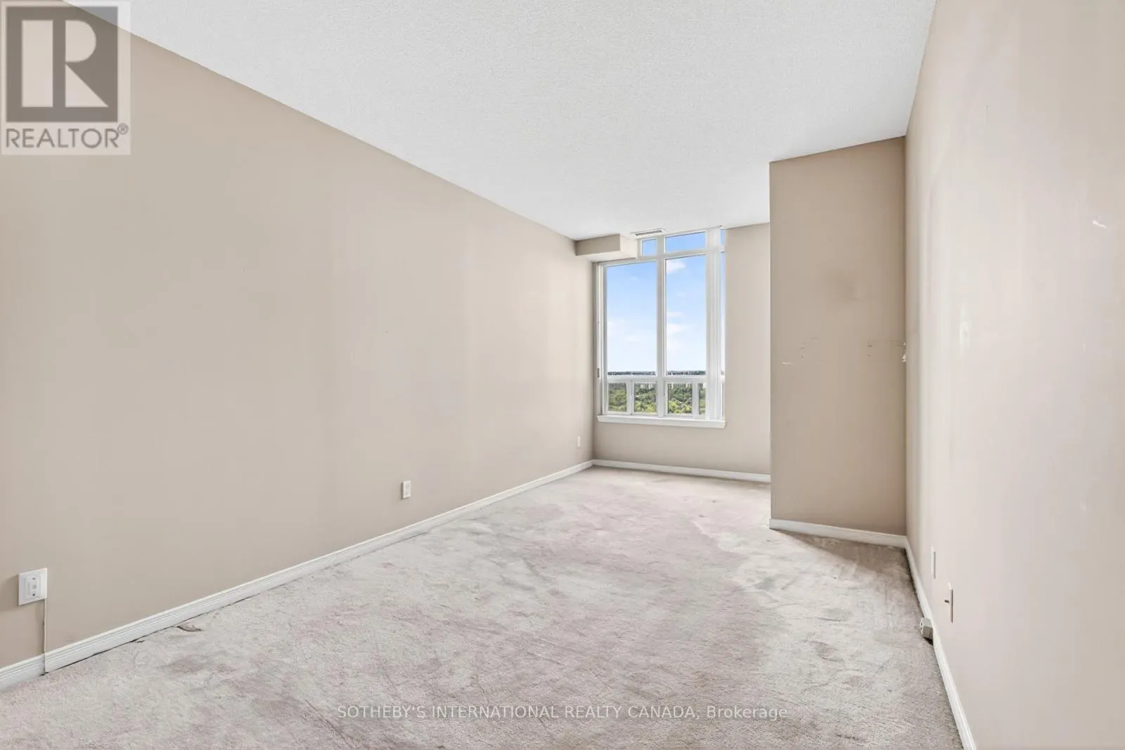 PH101 - 8 HILLCREST AVENUE