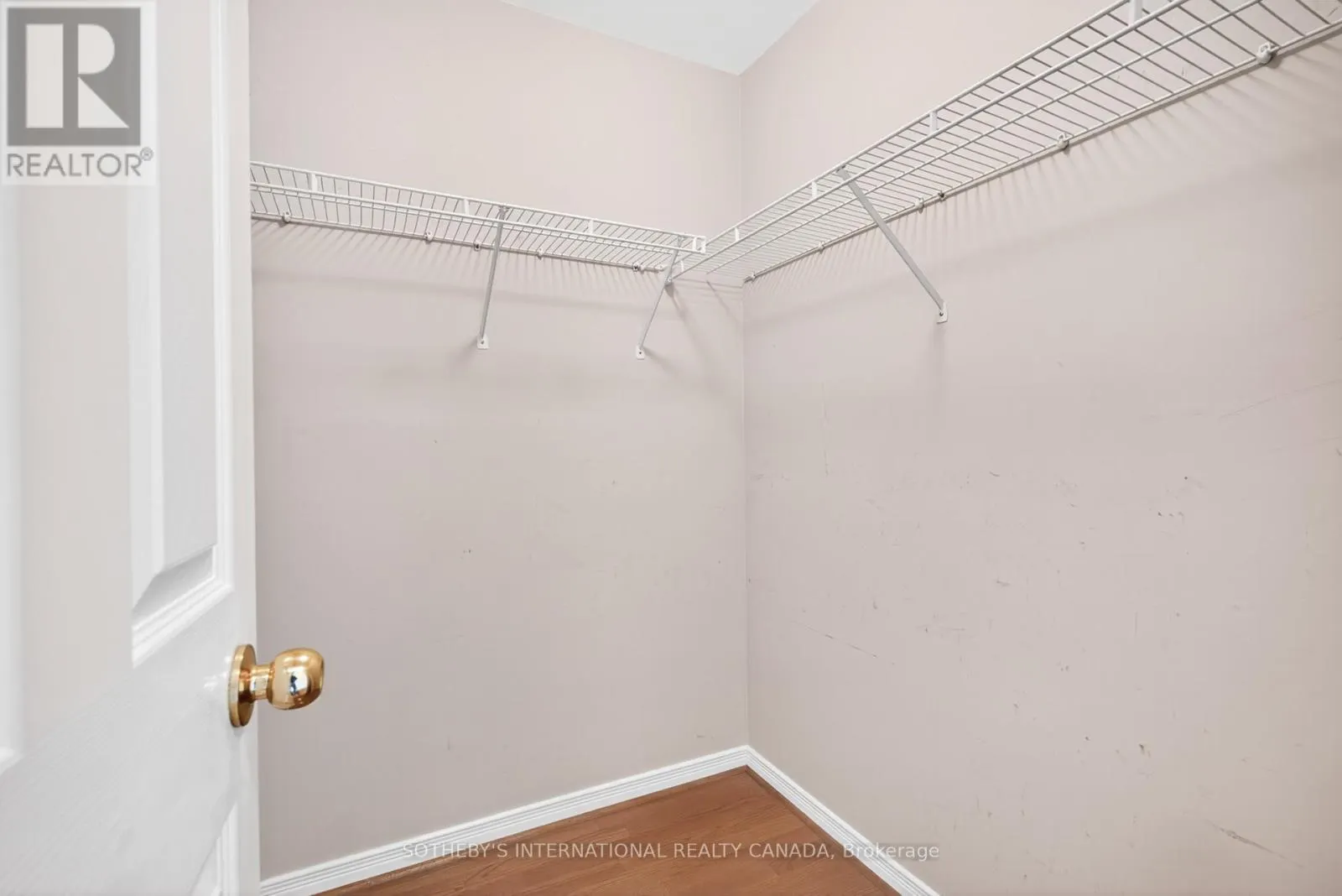 PH101 - 8 HILLCREST AVENUE