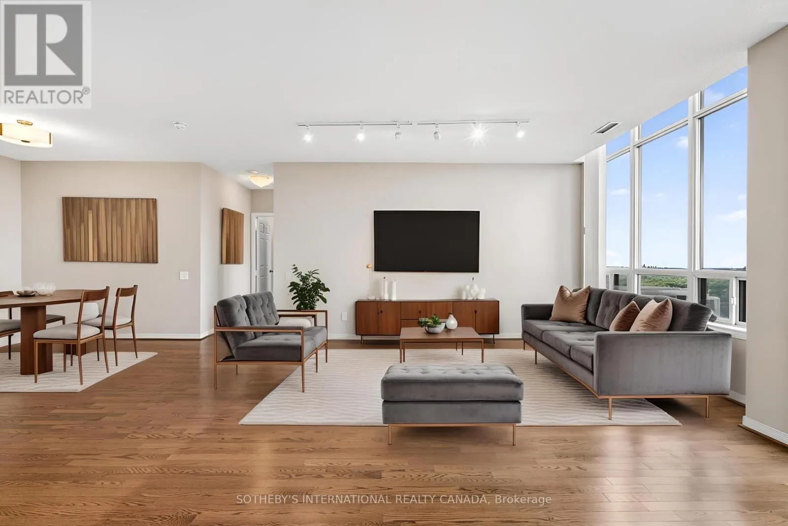 PH101 - 8 HILLCREST AVENUE