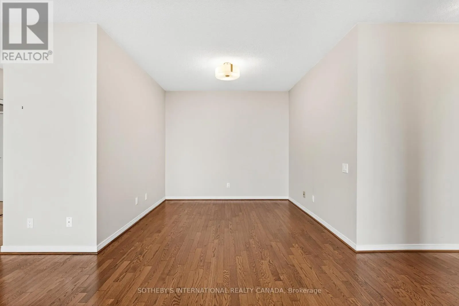 PH101 - 8 HILLCREST AVENUE