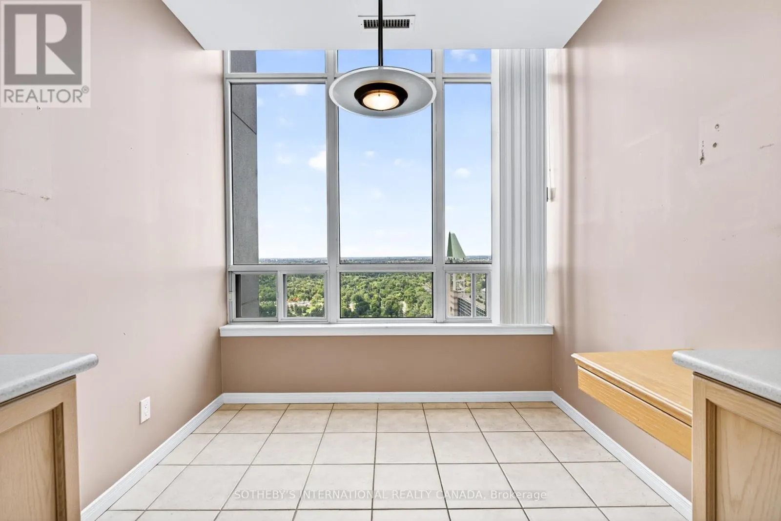 PH101 - 8 HILLCREST AVENUE