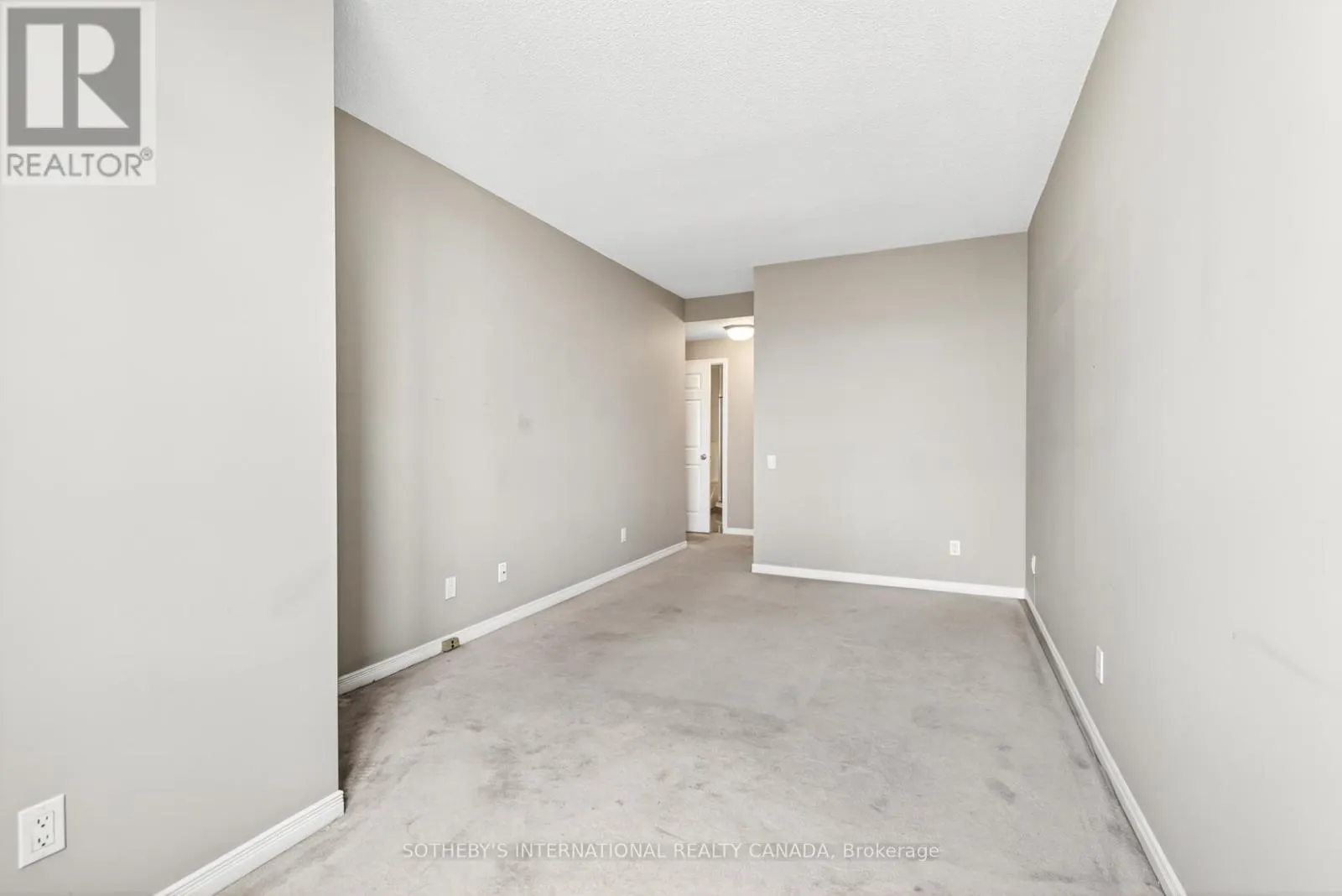 PH101 - 8 HILLCREST AVENUE