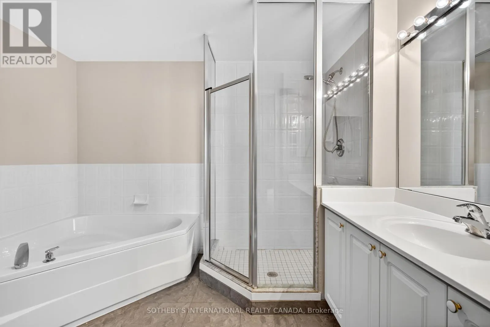 PH101 - 8 HILLCREST AVENUE
