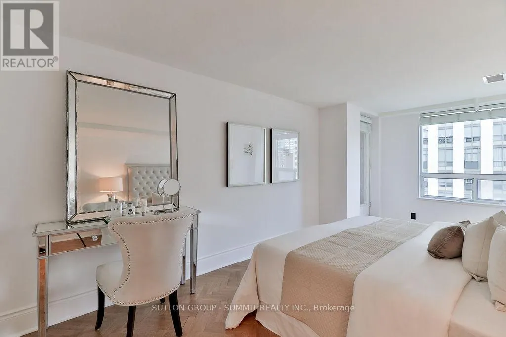 PH07 - 102 BLOOR STREET W
