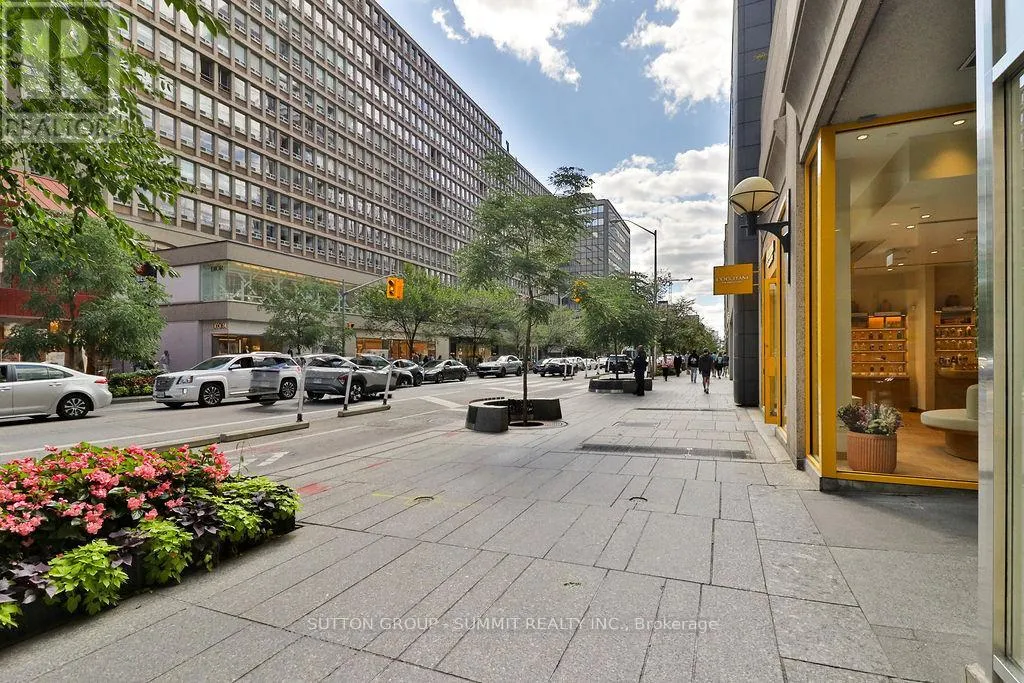 PH07 - 102 BLOOR STREET W
