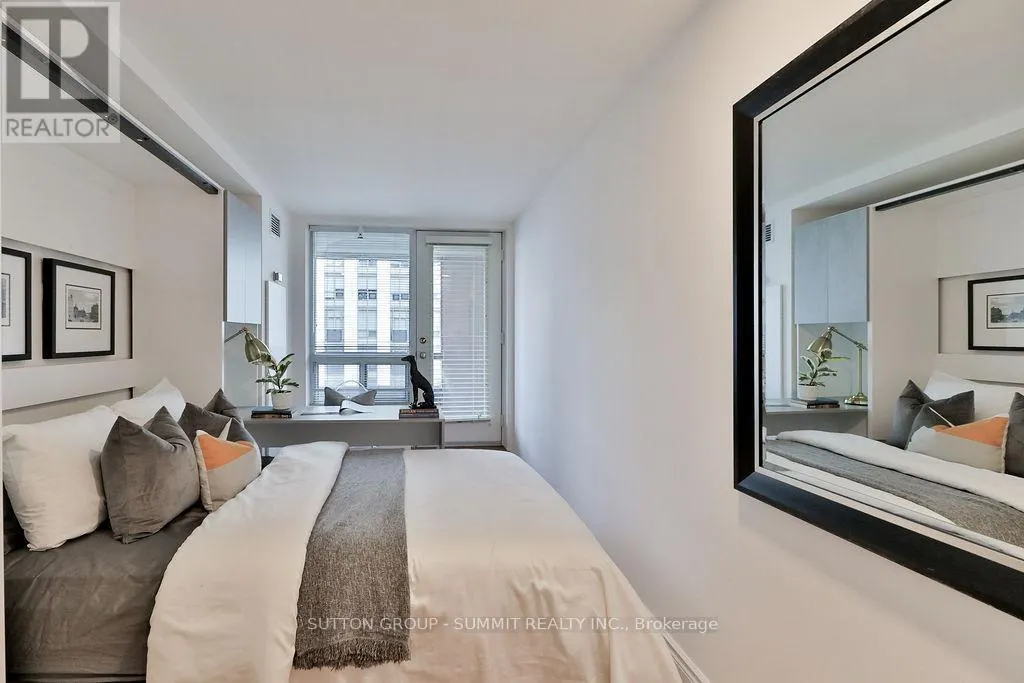 PH07 - 102 BLOOR STREET W