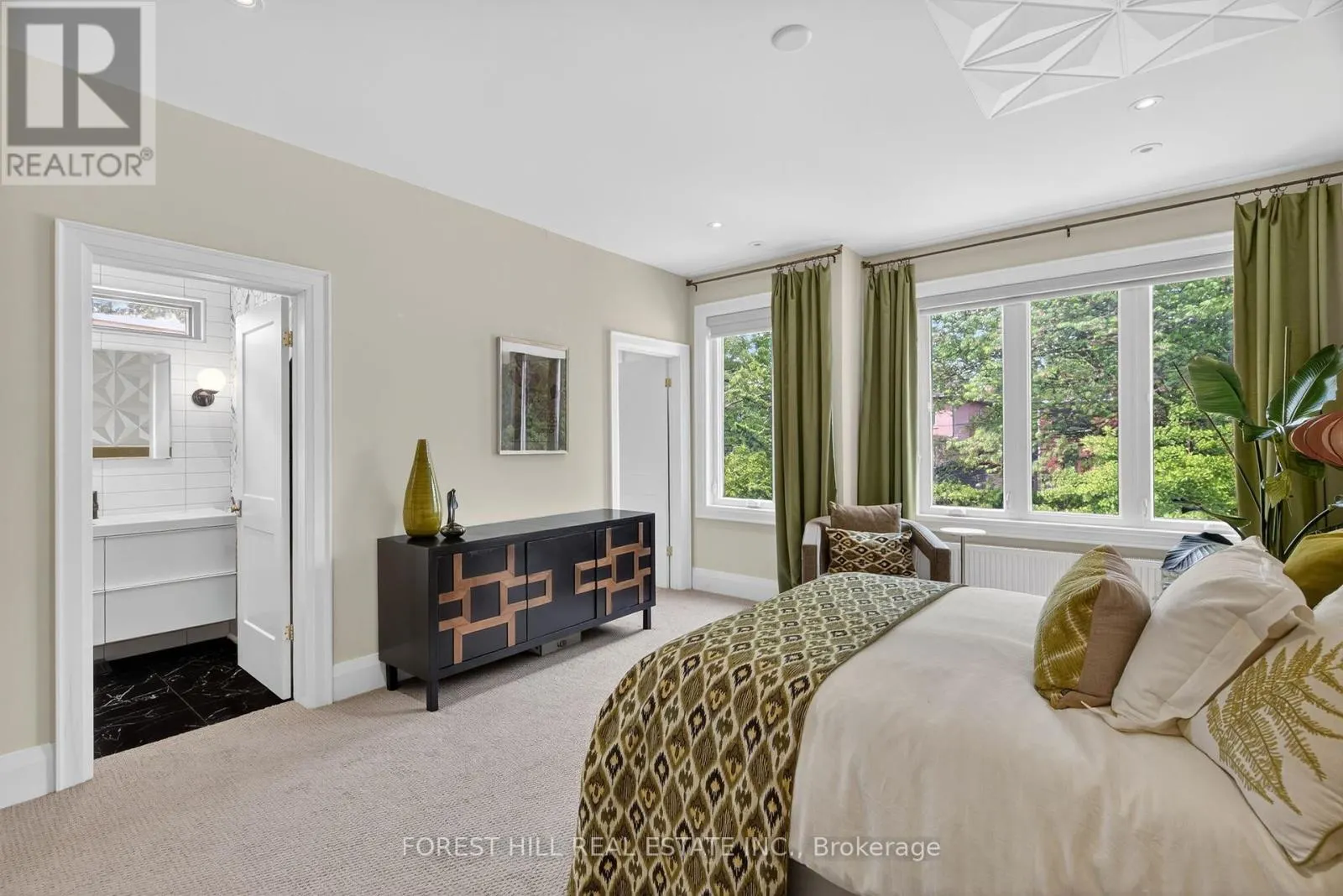 82 PINEWOOD AVENUE