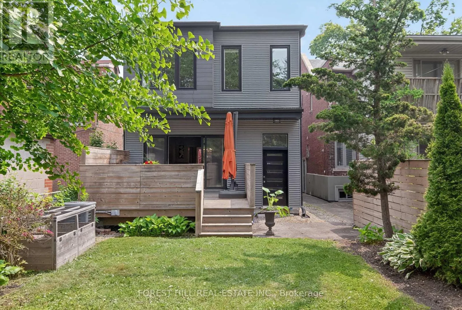82 PINEWOOD AVENUE