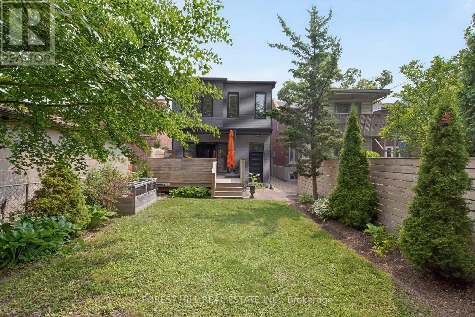 82 PINEWOOD AVENUE