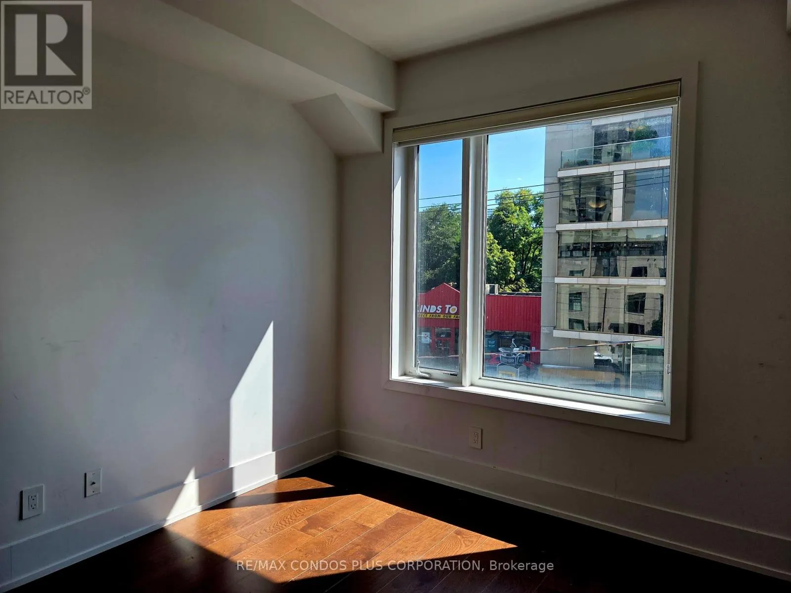 9 - 270 DAVENPORT ROAD