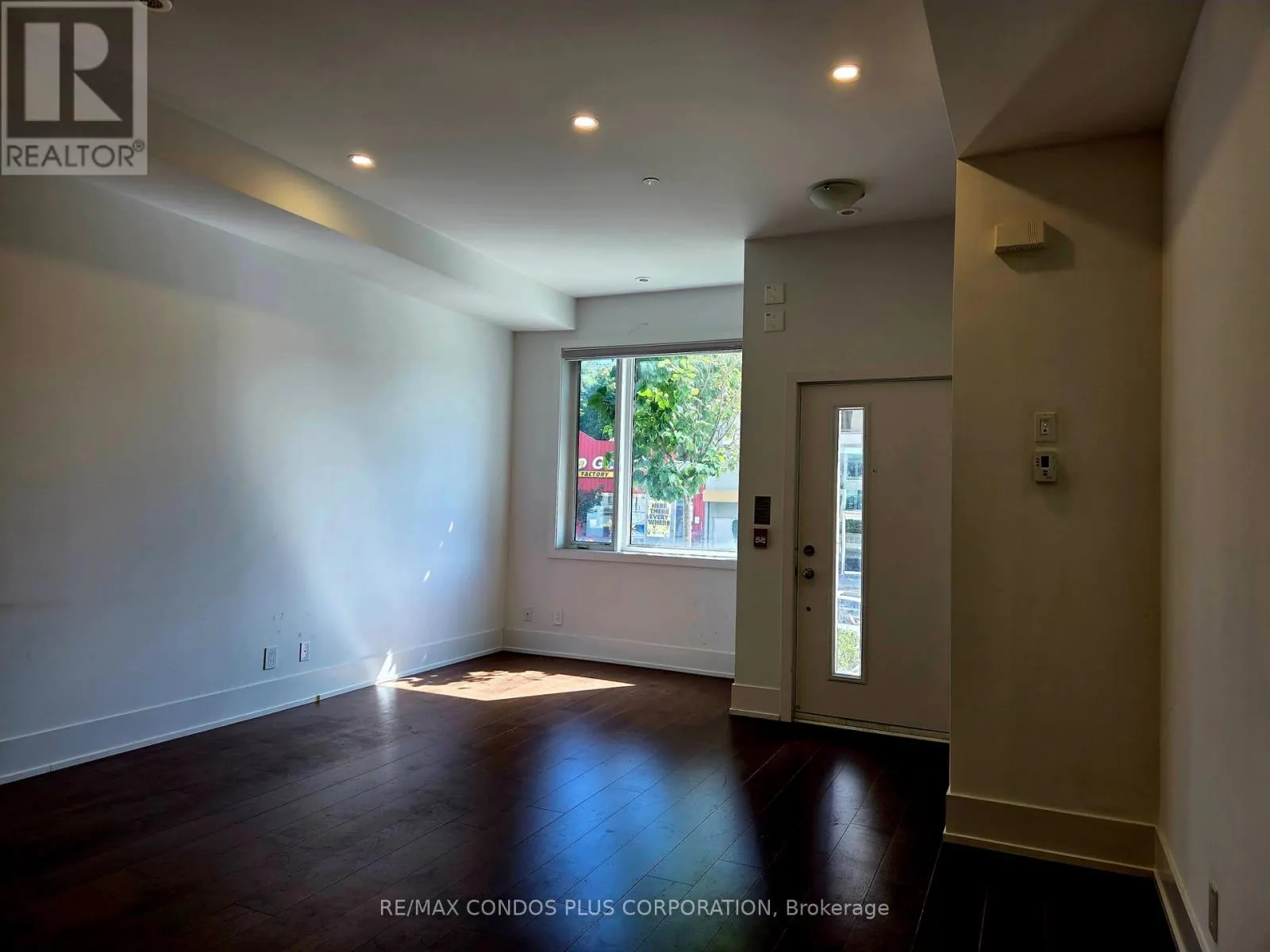9 - 270 DAVENPORT ROAD