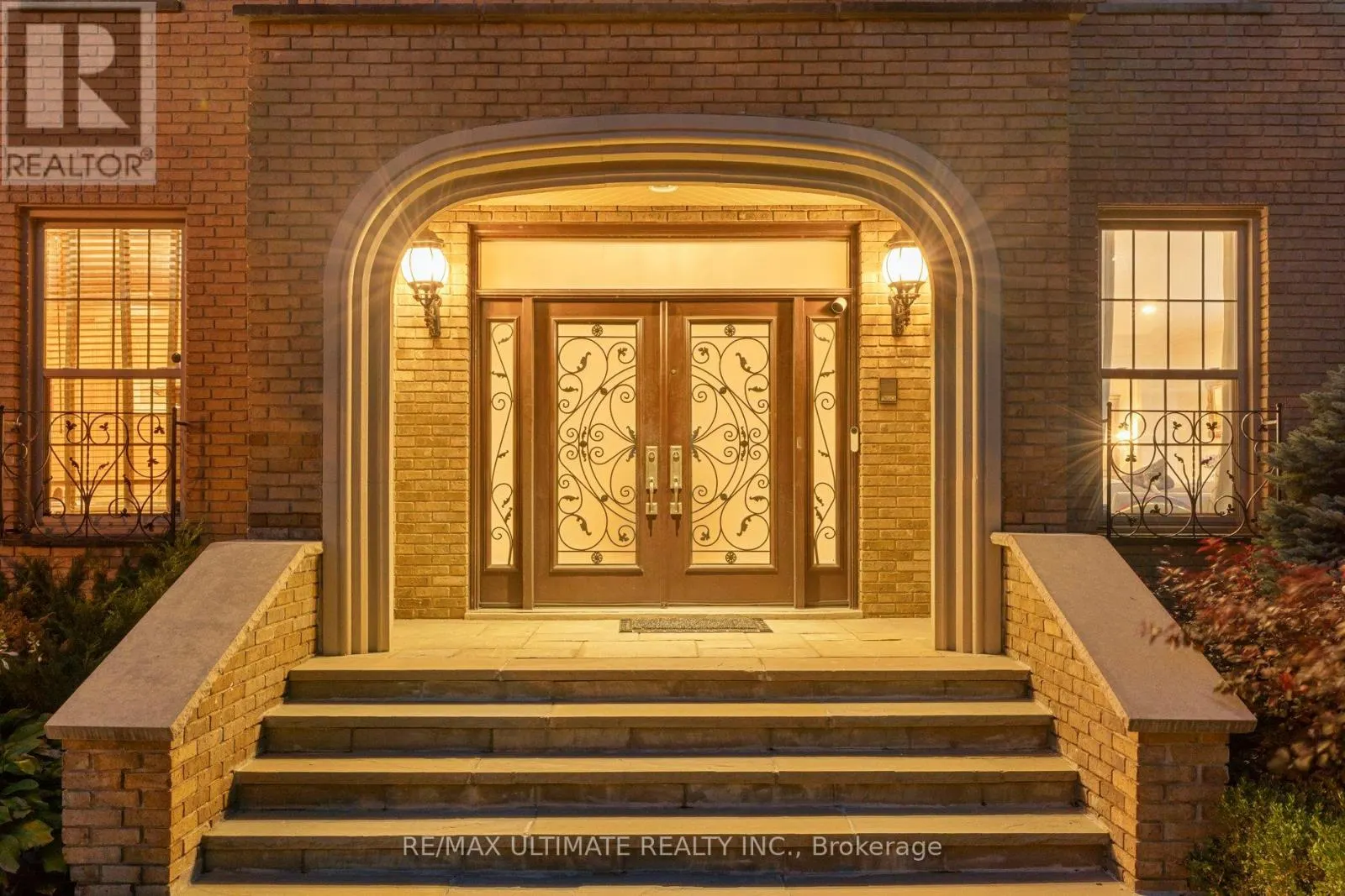 1 VERSAILLES COURT