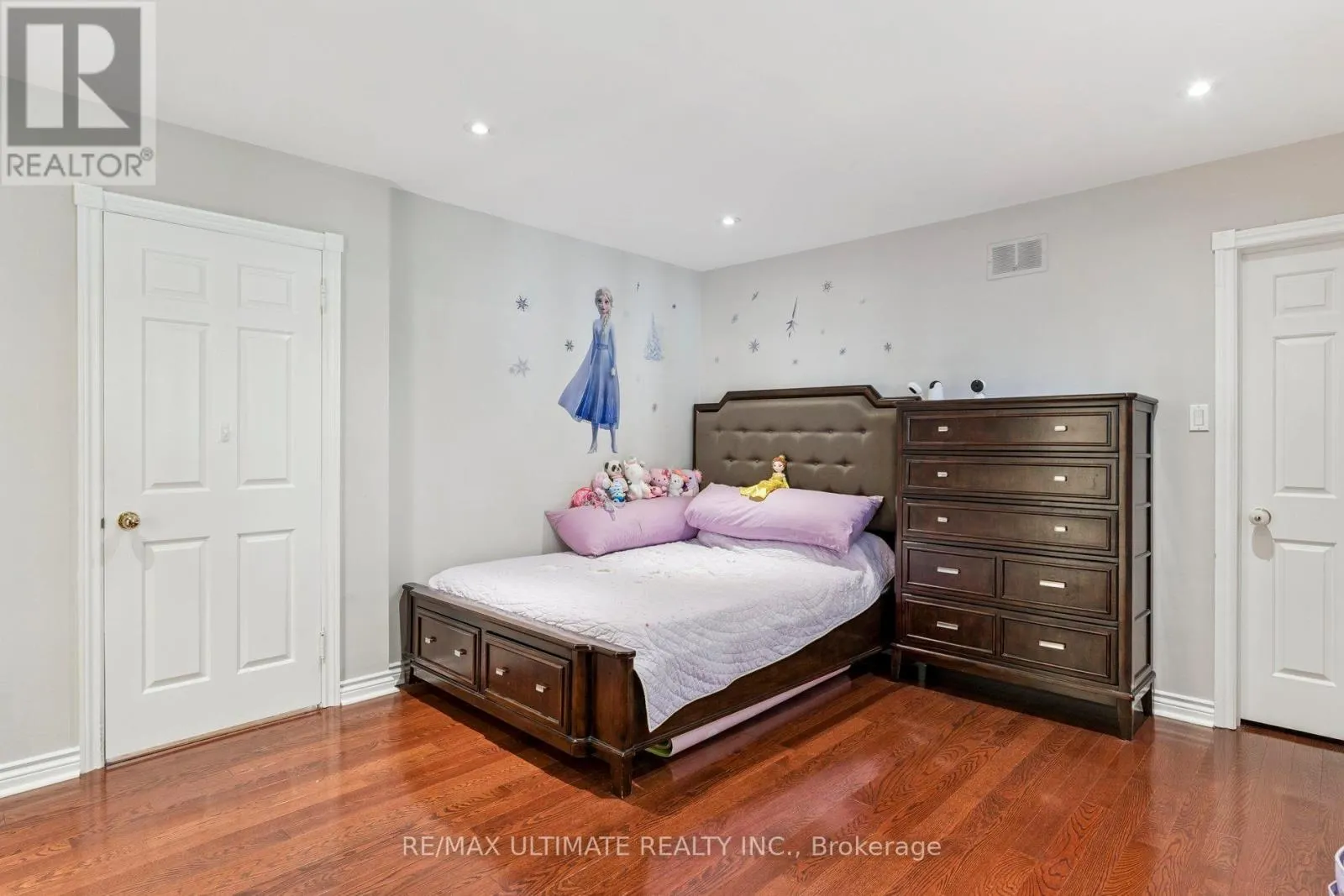 1 VERSAILLES COURT