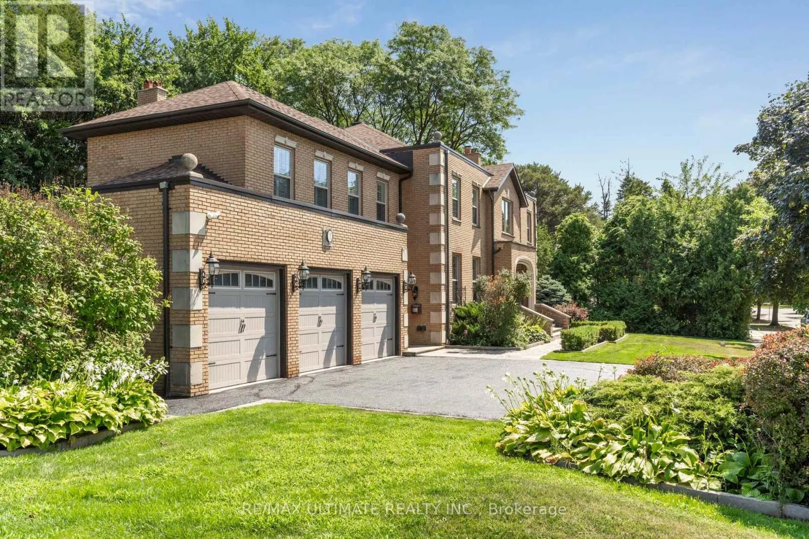 1 VERSAILLES COURT