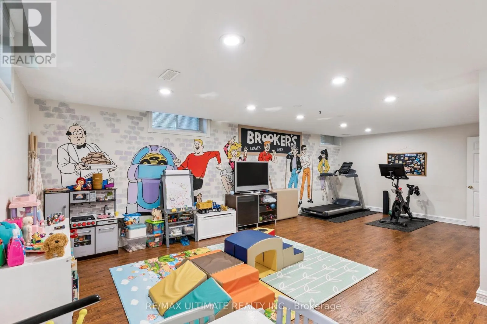 1 VERSAILLES COURT