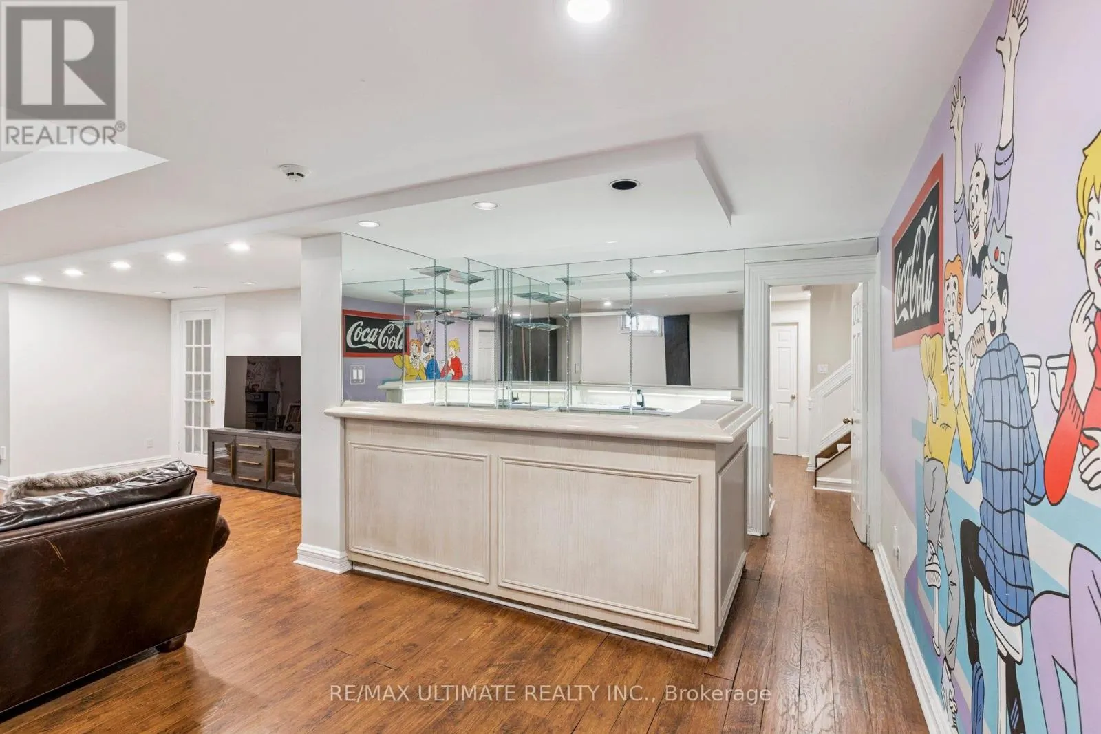 1 VERSAILLES COURT