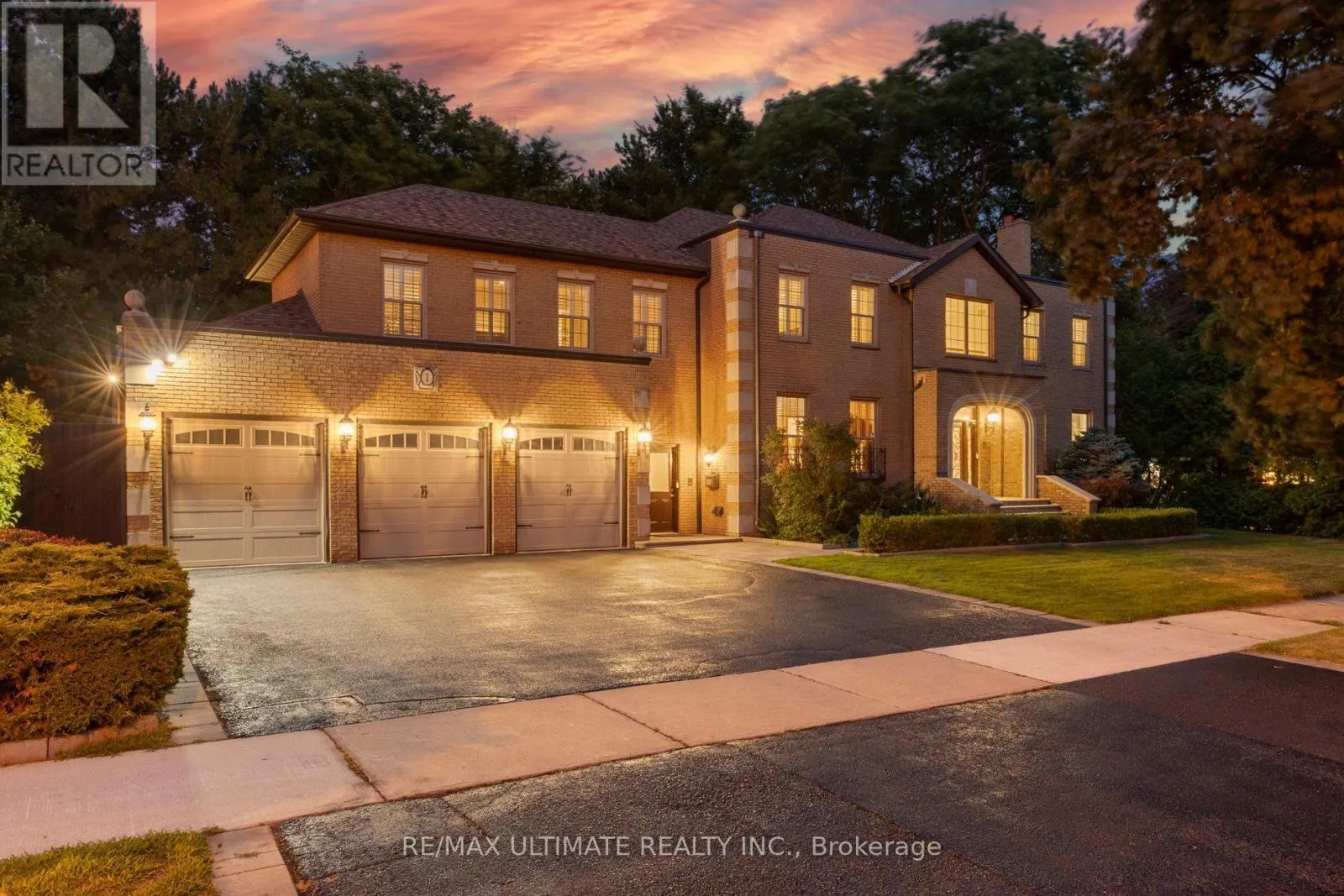 1 VERSAILLES COURT