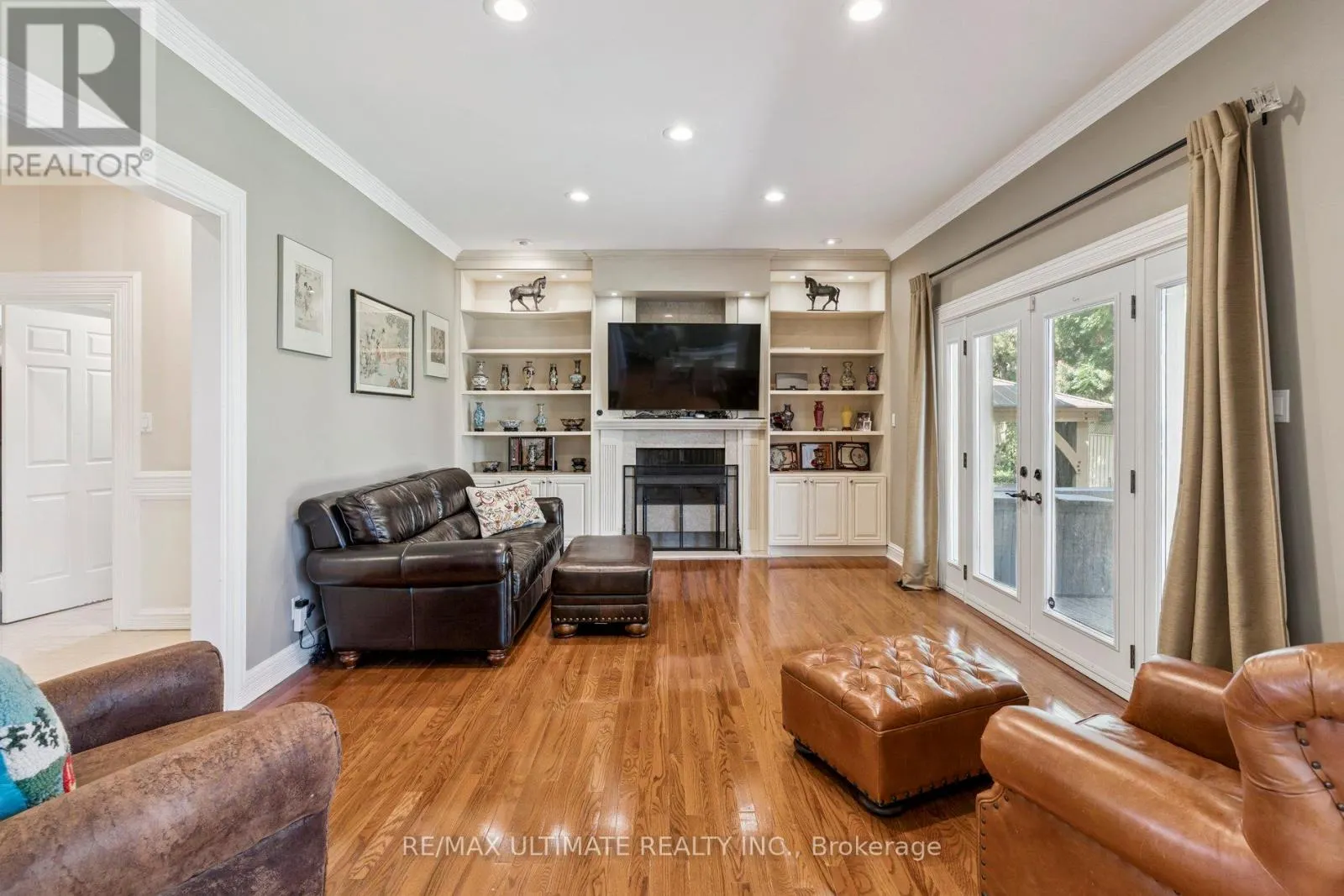 1 VERSAILLES COURT