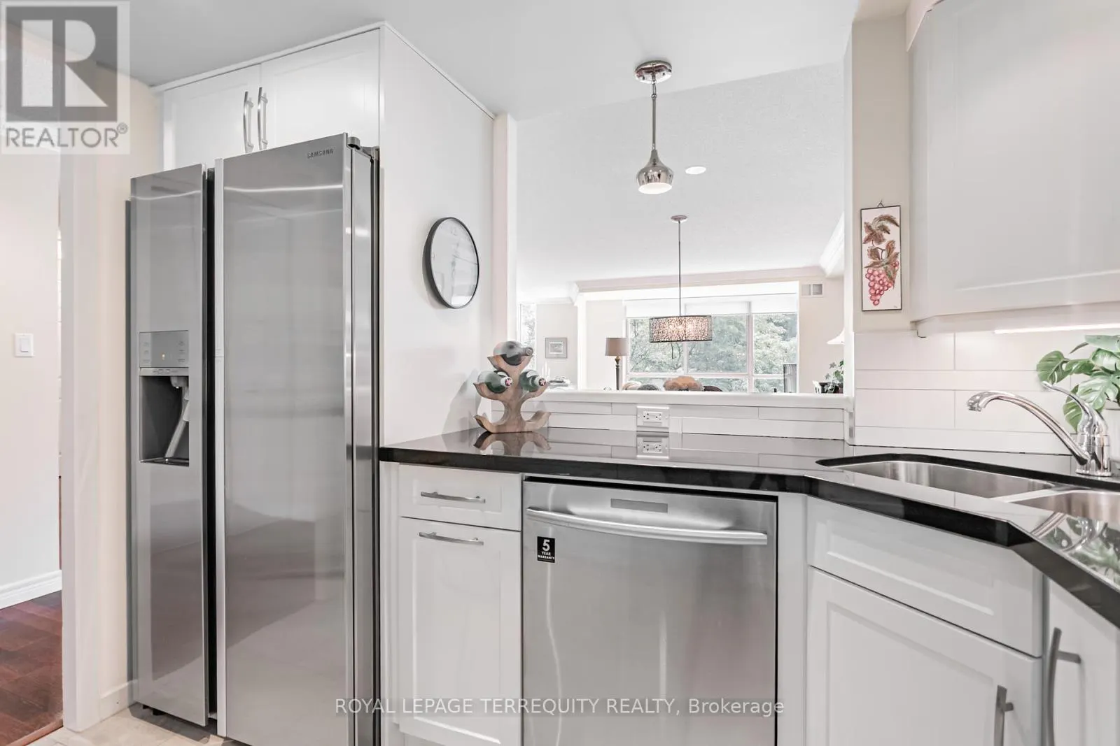605 - 225 DAVENPORT ROAD