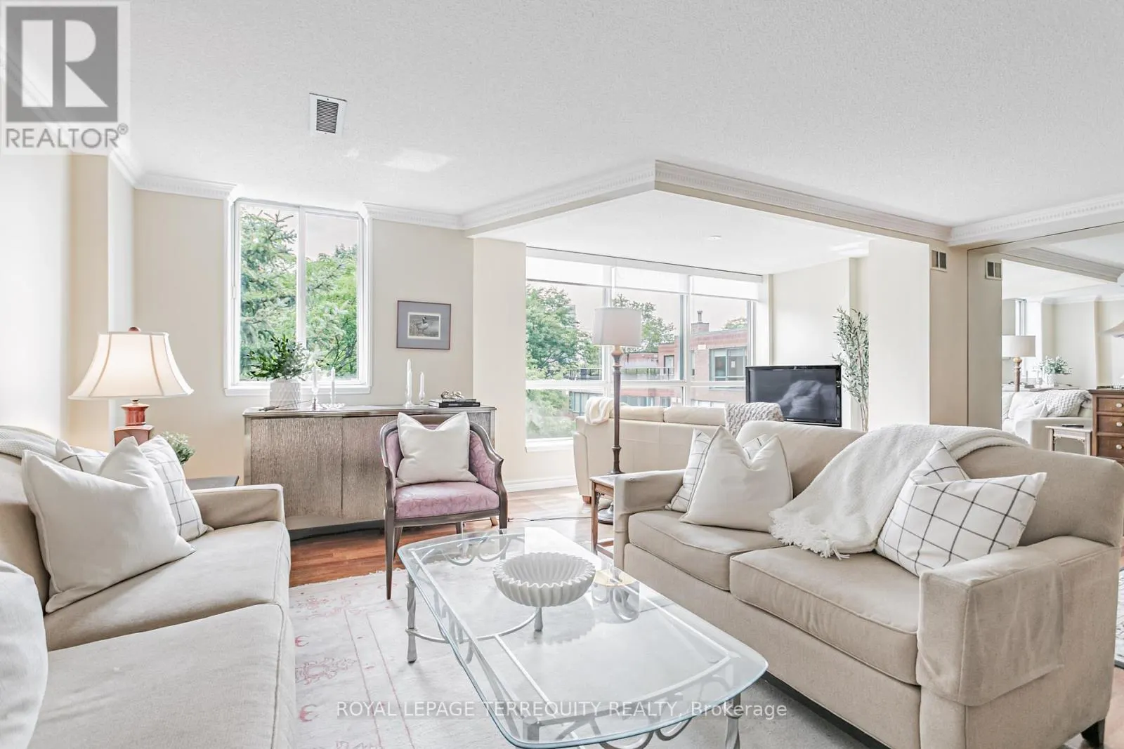 605 - 225 DAVENPORT ROAD