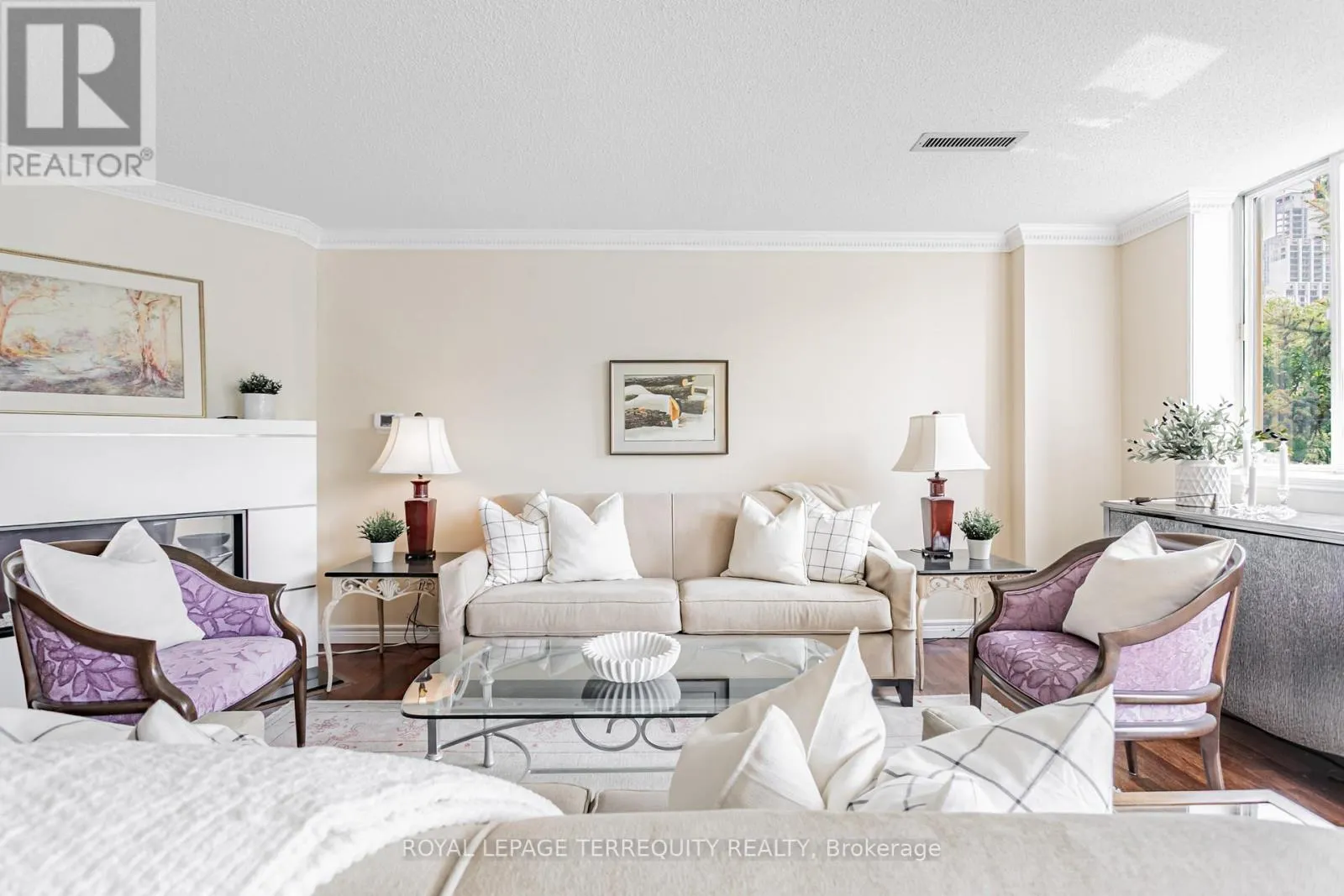 605 - 225 DAVENPORT ROAD