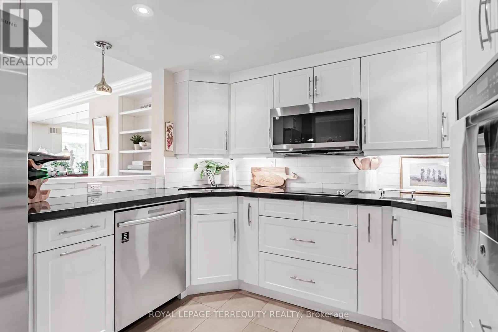 605 - 225 DAVENPORT ROAD
