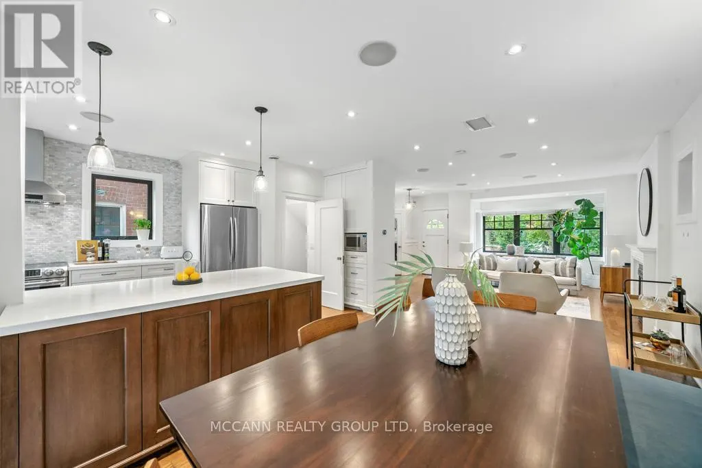 16 CHUDLEIGH AVENUE