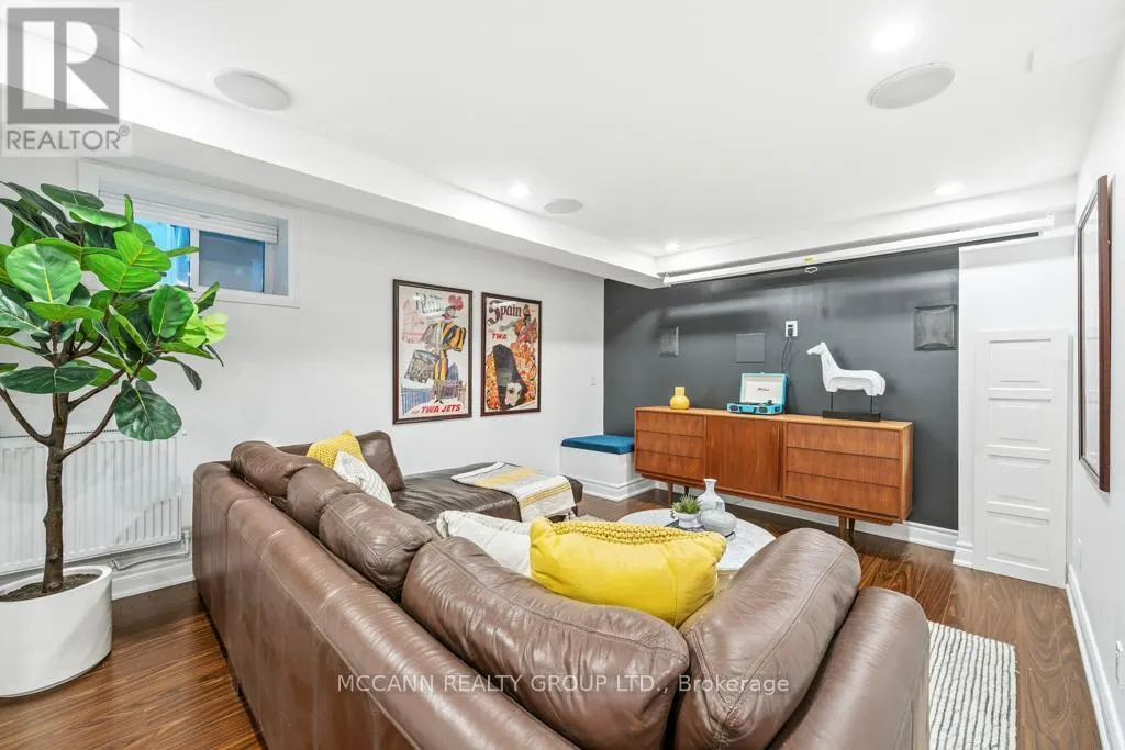 16 CHUDLEIGH AVENUE
