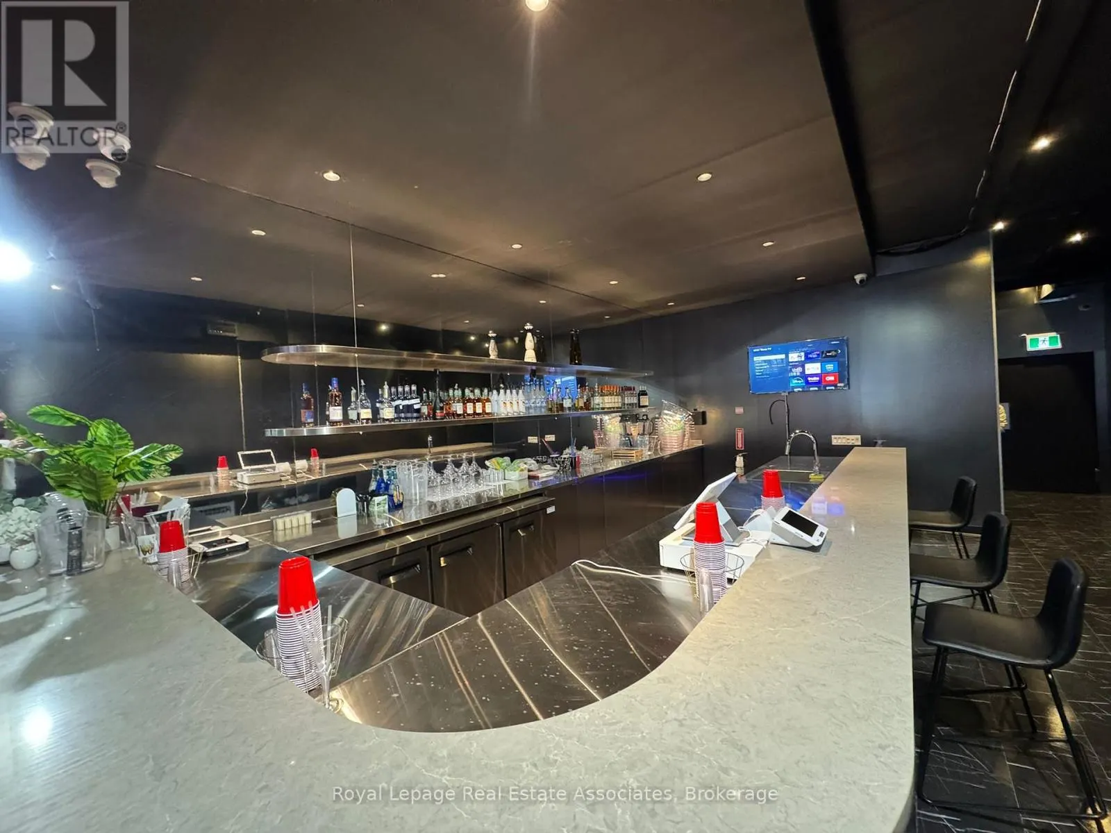 560 QUEEN STREET W
