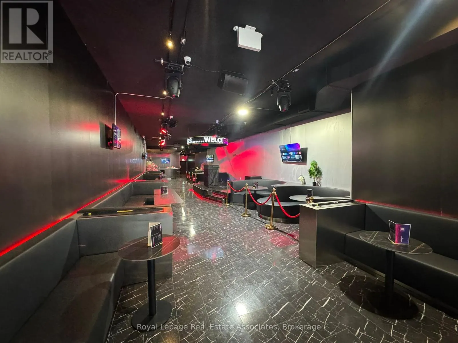 560 QUEEN STREET W