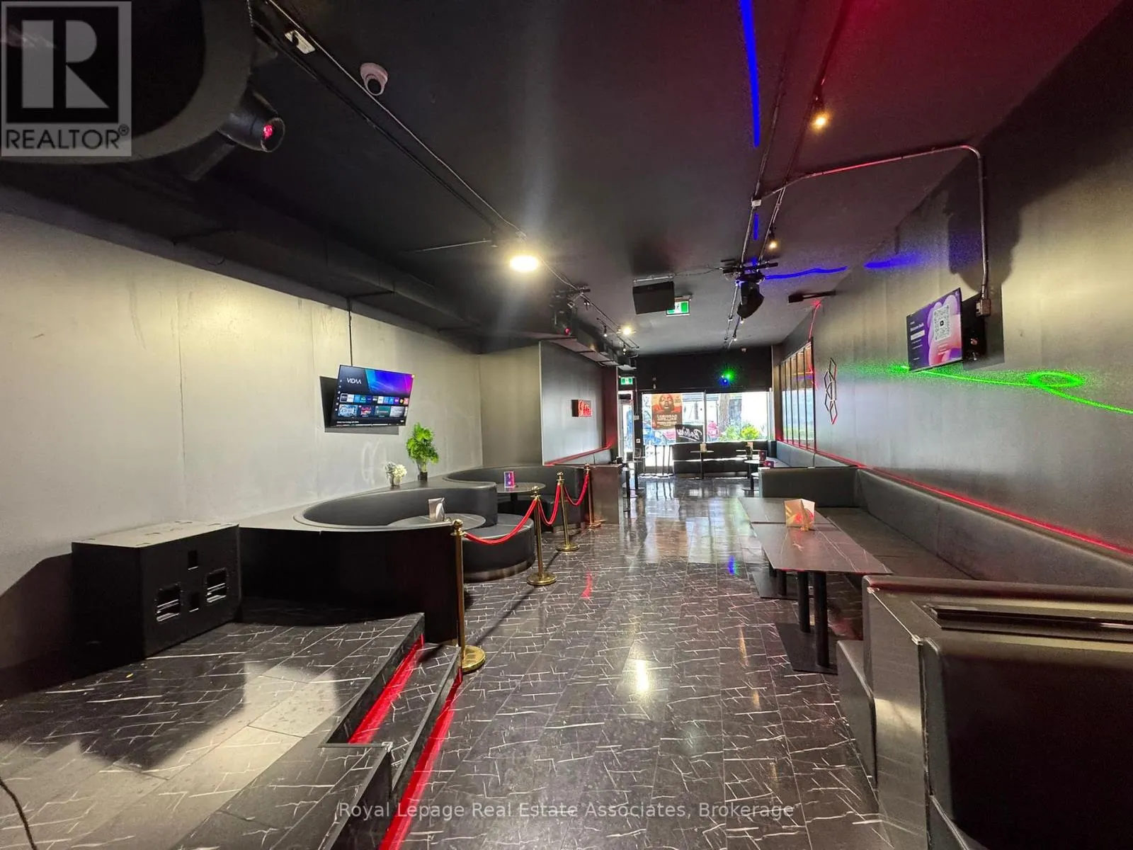 560 QUEEN STREET W