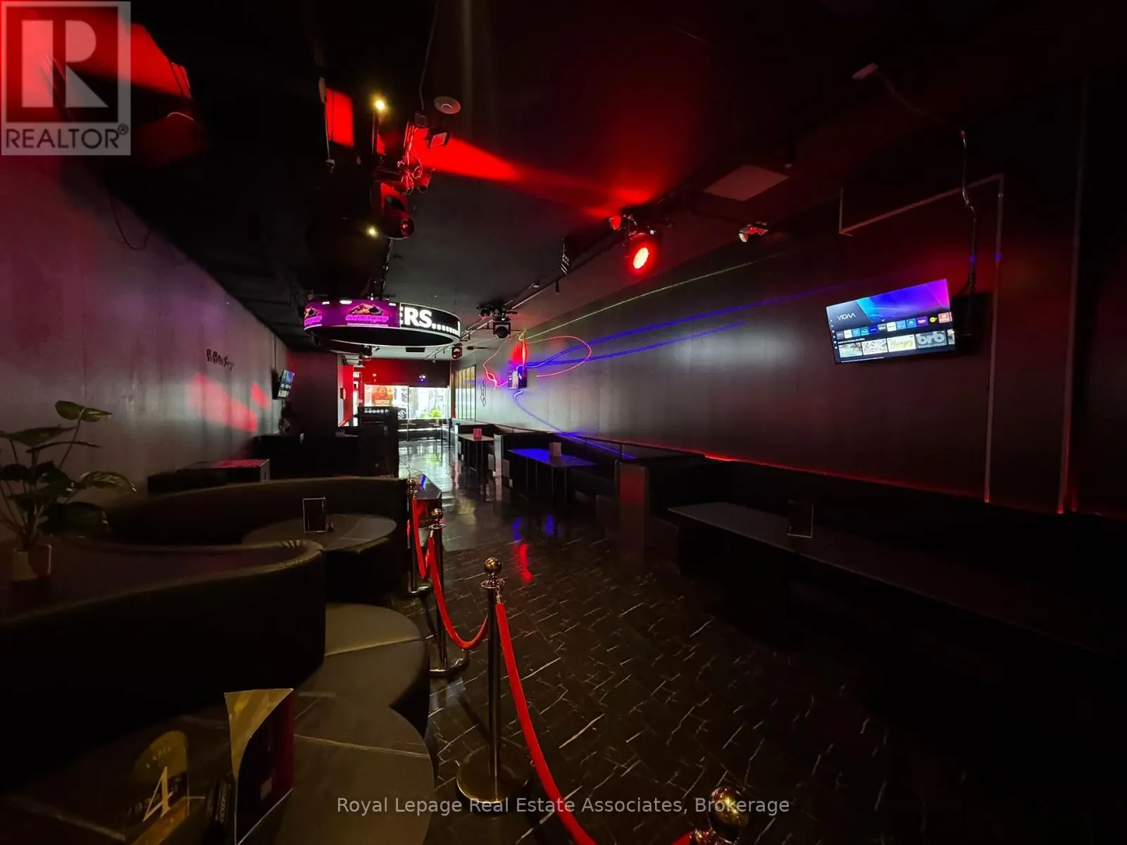 560 QUEEN STREET W