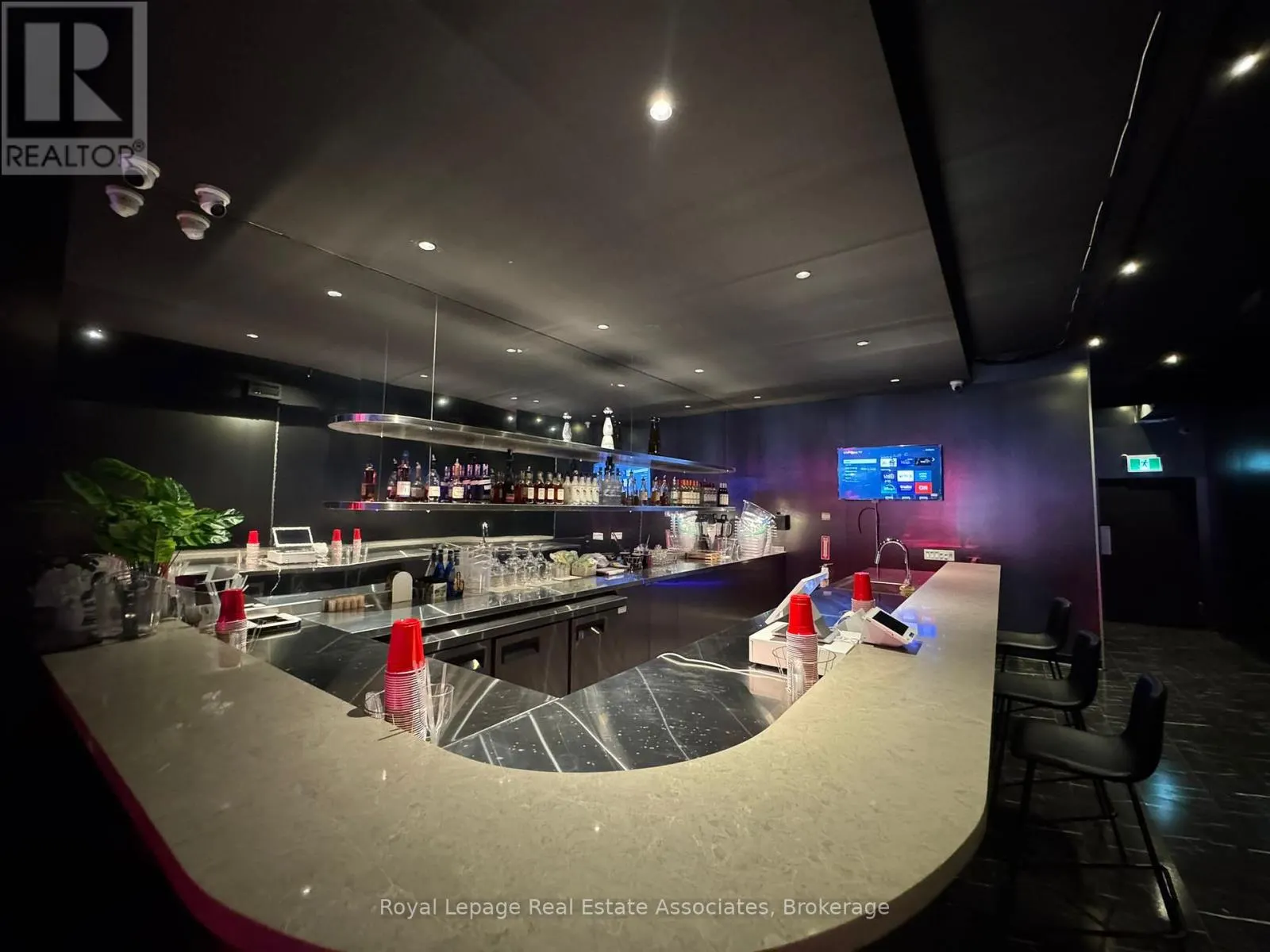 560 QUEEN STREET W