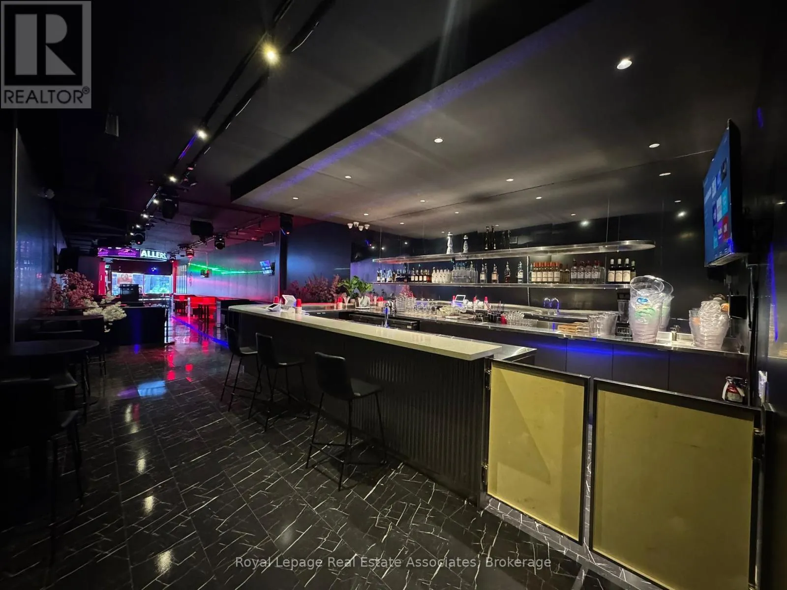 560 QUEEN STREET W