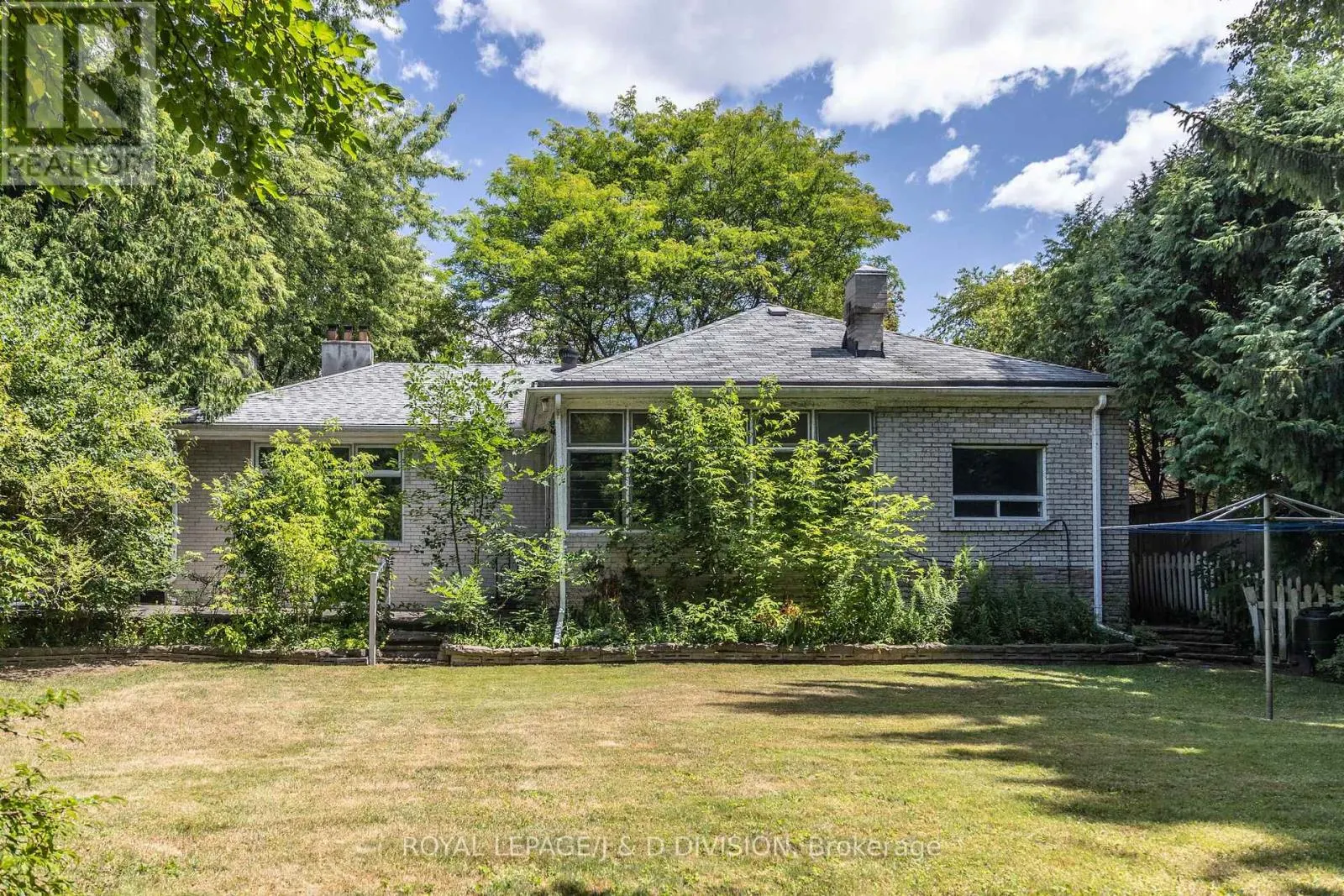 10 CAMPBELL CRESCENT