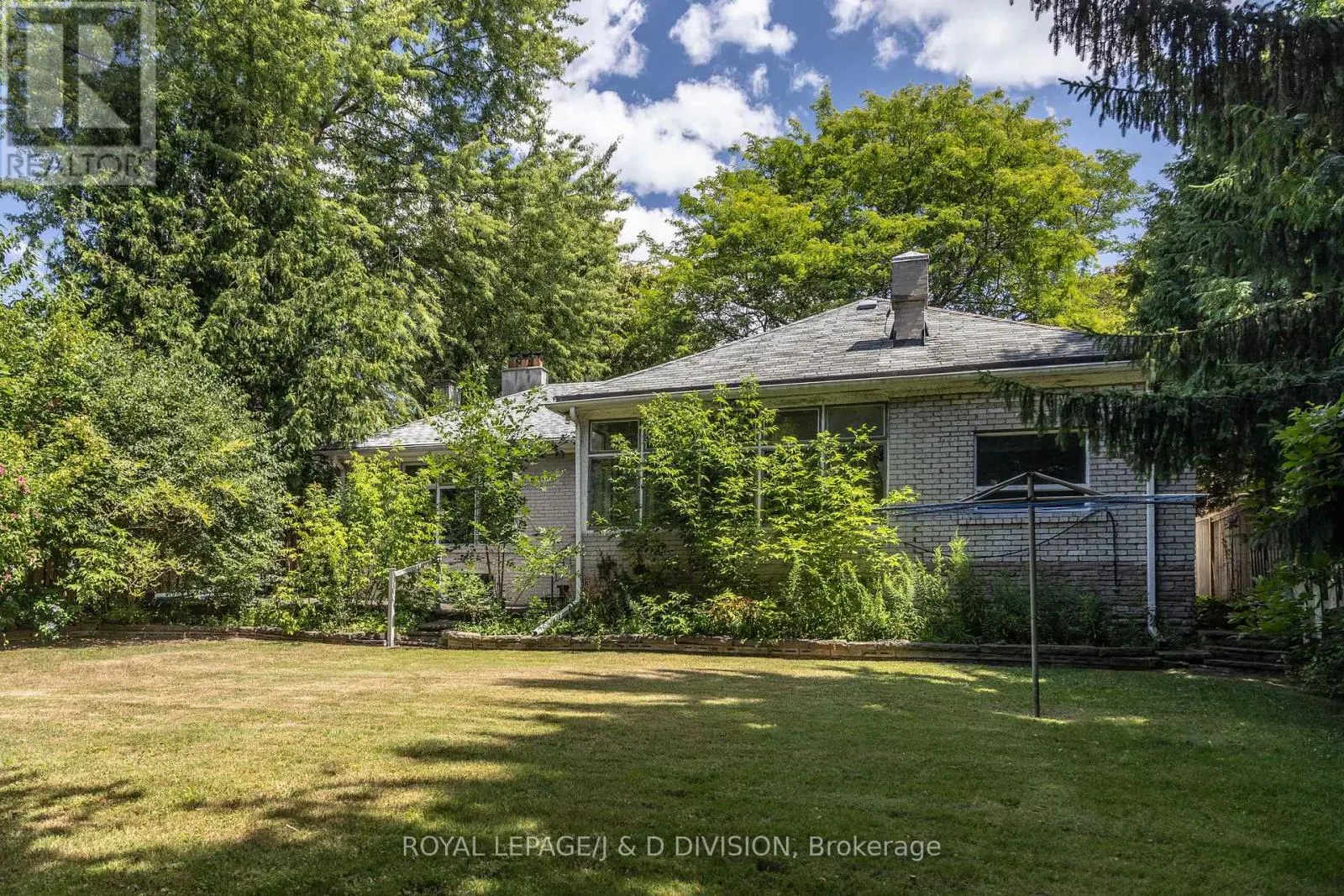 10 CAMPBELL CRESCENT