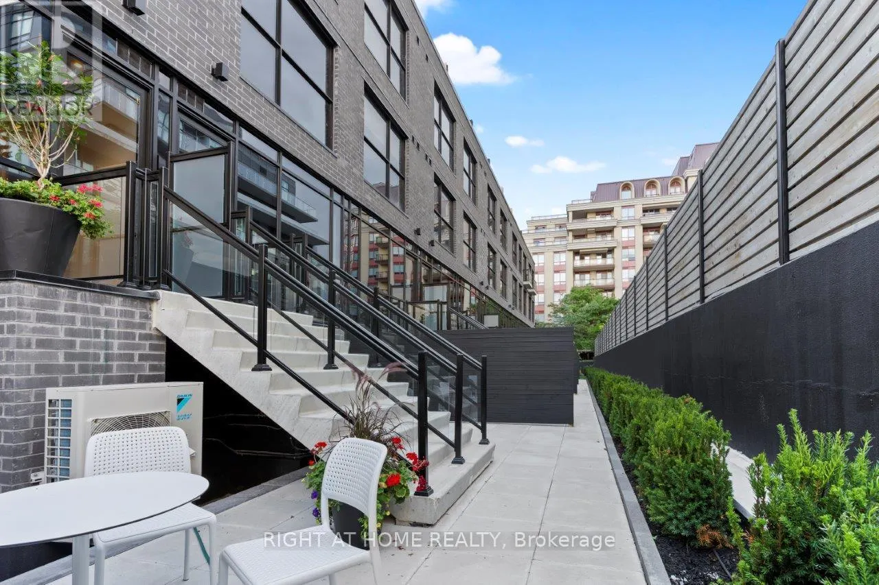 25 - 12 DERVOCK CRESCENT