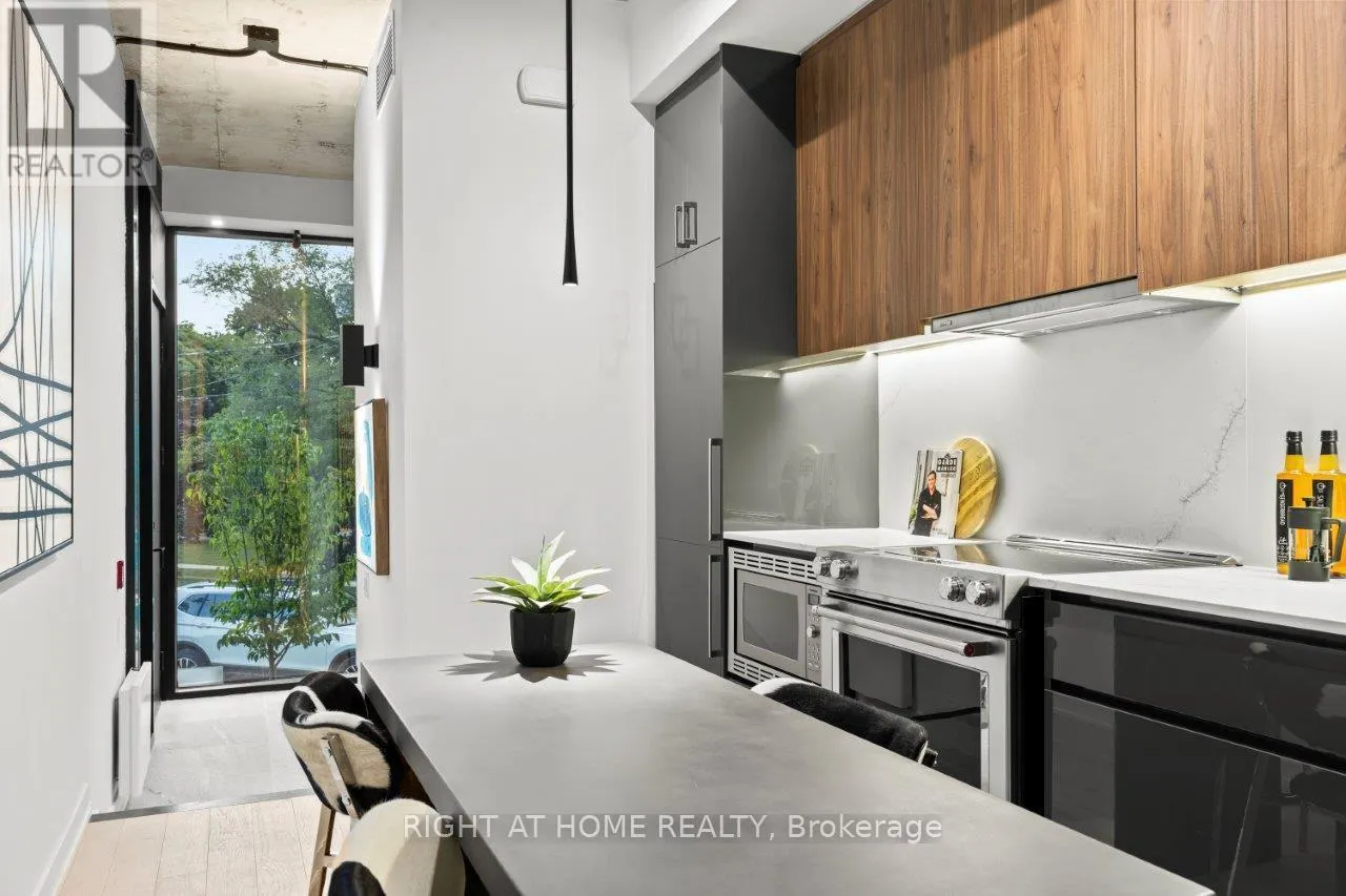 25 - 12 DERVOCK CRESCENT