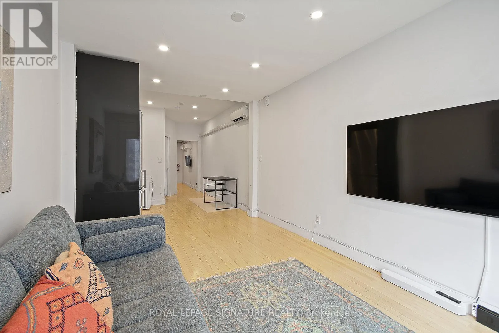UPPER - 1048 QUEEN STREET W