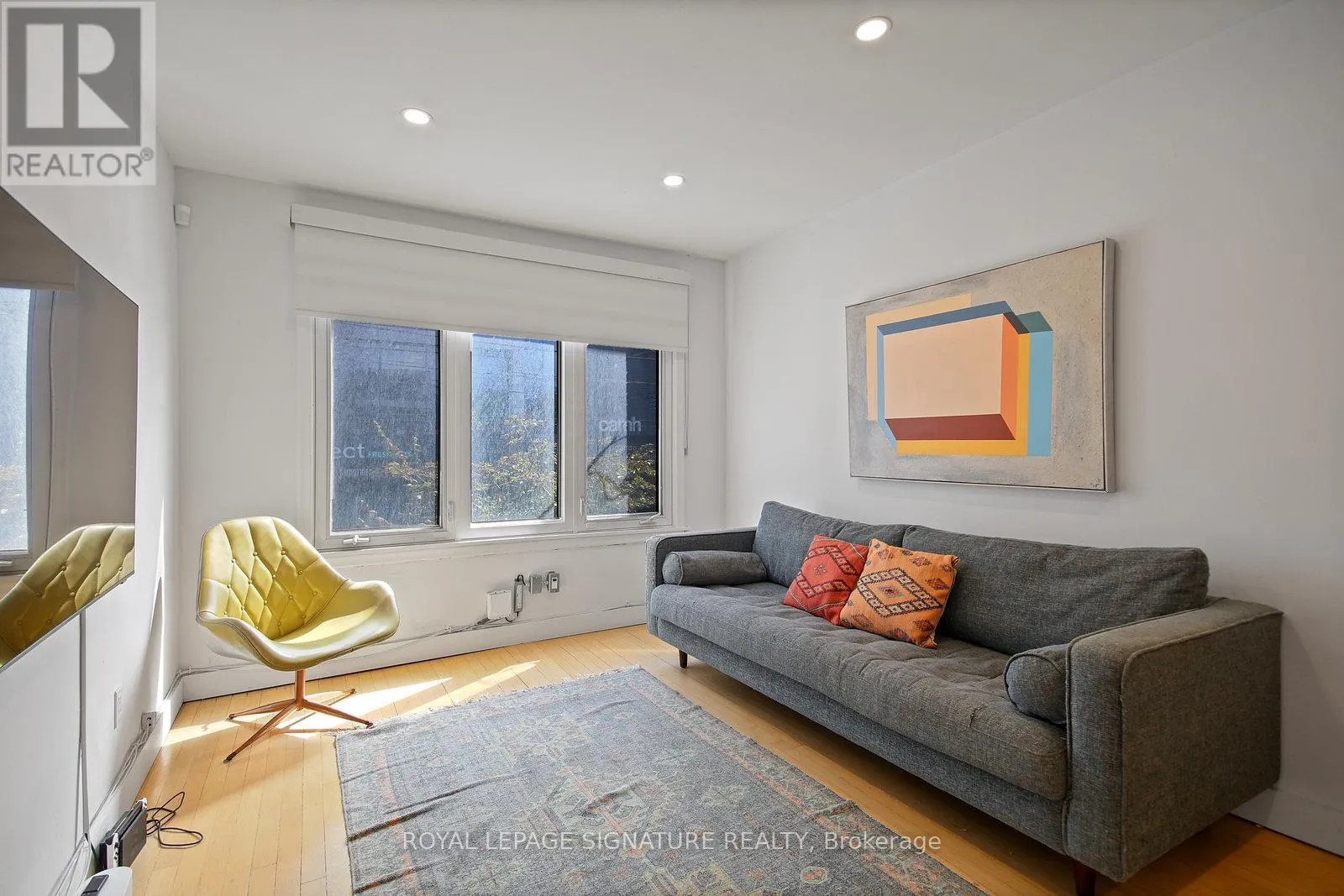UPPER - 1048 QUEEN STREET W