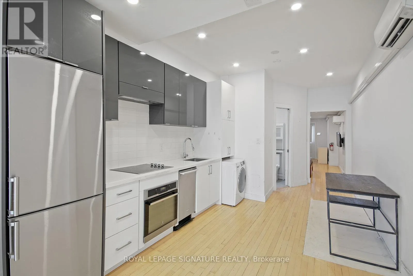 UPPER - 1048 QUEEN STREET W