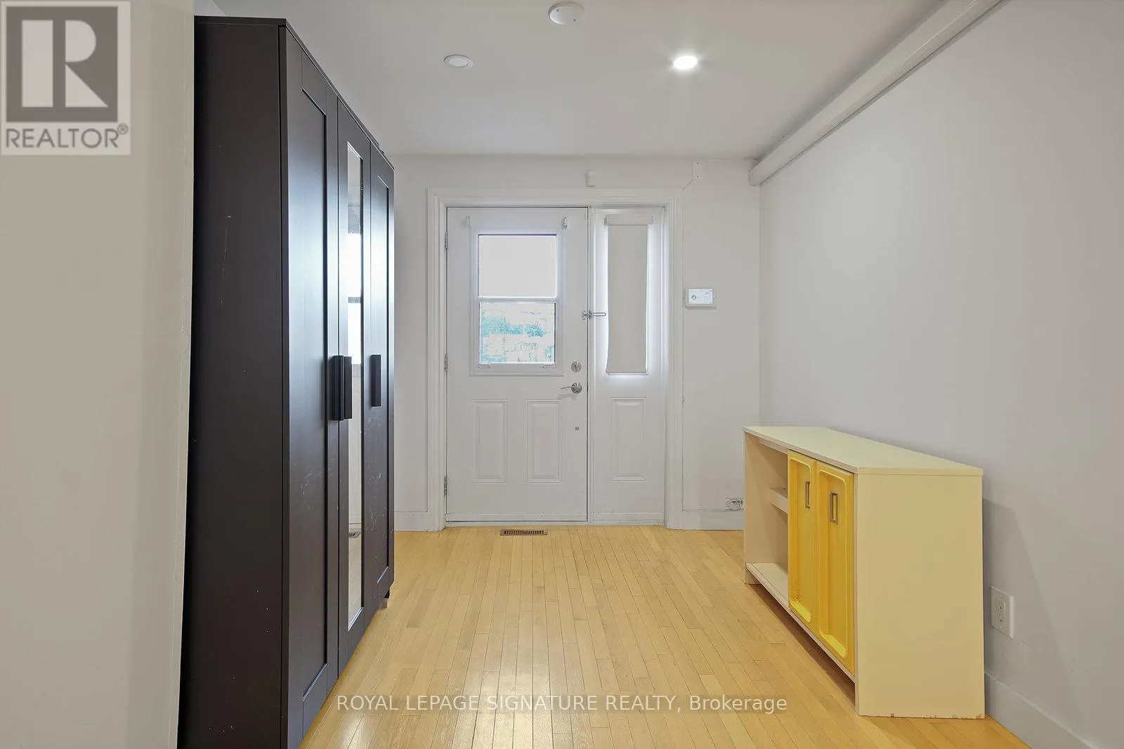 UPPER - 1048 QUEEN STREET W