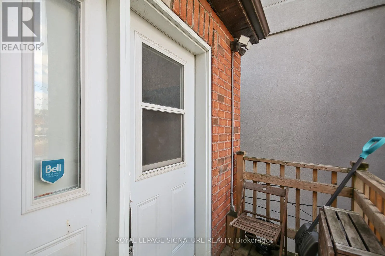 UPPER - 1048 QUEEN STREET W