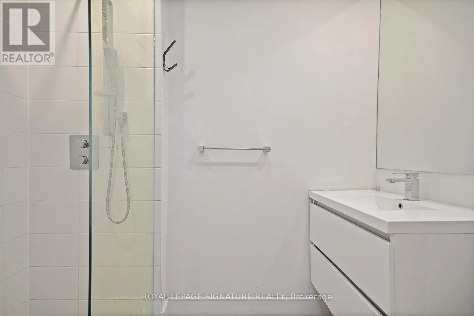 UPPER - 1048 QUEEN STREET W