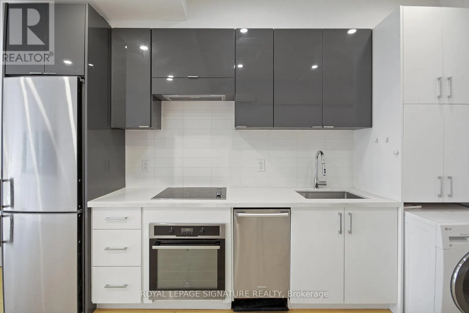 UPPER - 1048 QUEEN STREET W