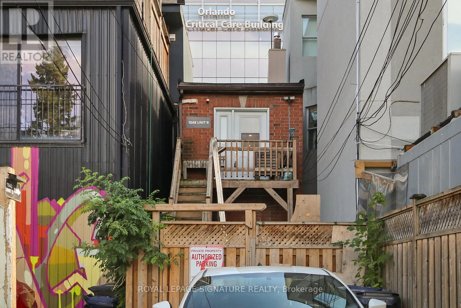 UPPER - 1048 QUEEN STREET W