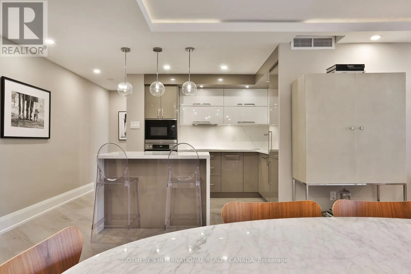 301 - 235 ST CLAIR AVENUE W